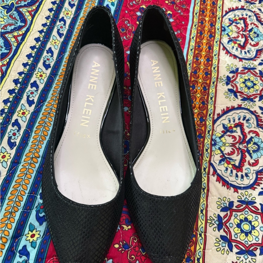 Anne Klein Black pumps